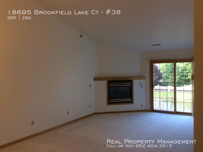 Building Photo - Three Bedroom Brookfield Condo