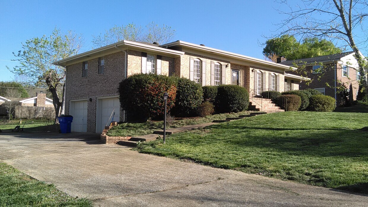 Primary Photo - 2512 Sharron Dr