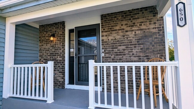 Building Photo - 650 Shining Water Dr