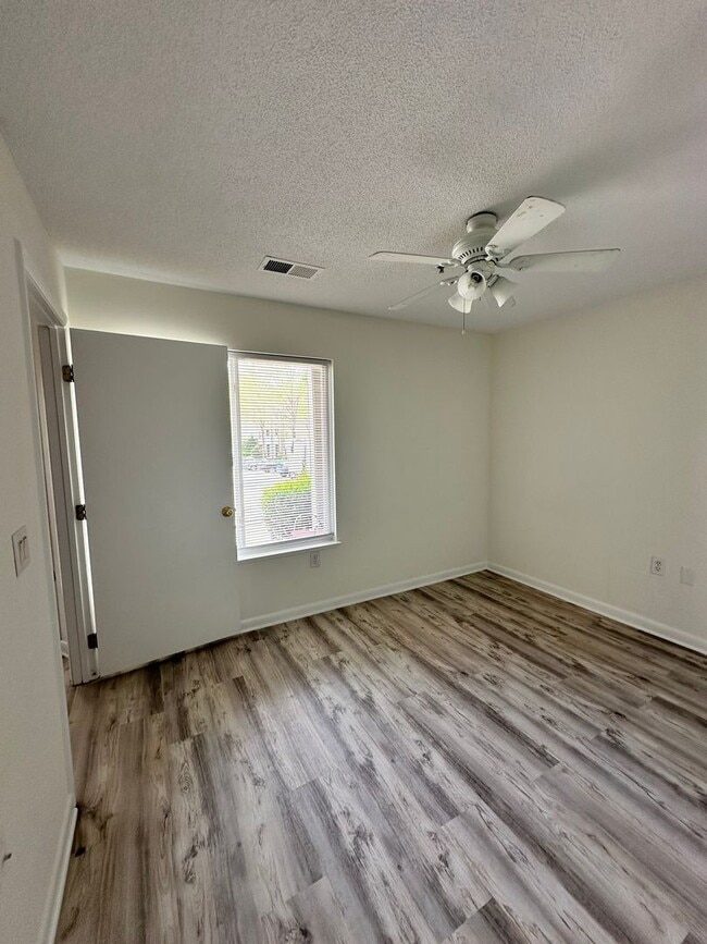 Foto del edificio - Private Bedroom Suite within Shared 4-Bedr...