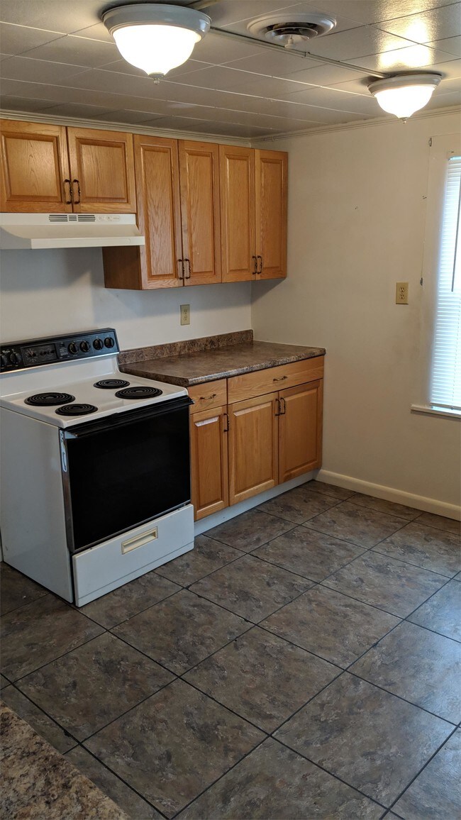 39 Saratoga Ave Unit 3, South Glens Falls, NY 12803 Apartment for