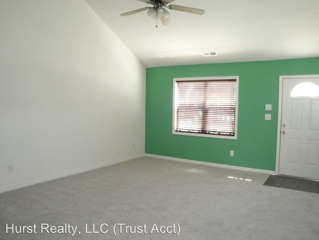 Building Photo - 176 Kelly Cir