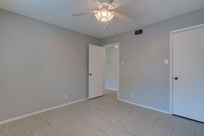 Building Photo - 6805 Blue Dawn Trail