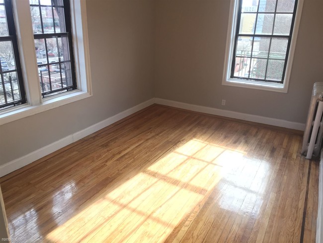 Building Photo - 2754 Bronx Park E