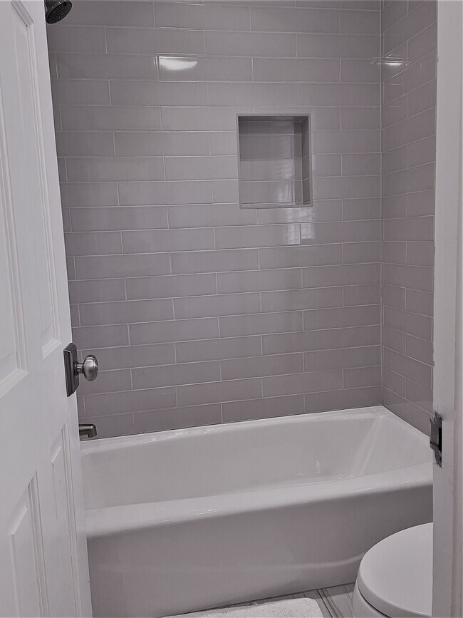 Foto del edificio - 4044 Emma Ln NE
