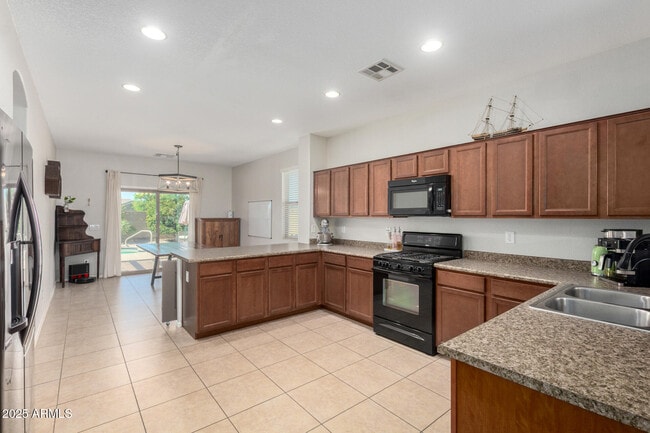 Foto del edificio - 18864 N Lariat Rd