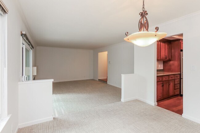 Foto del edificio - Available! Beautiful 3 Bedroom Townhome In...