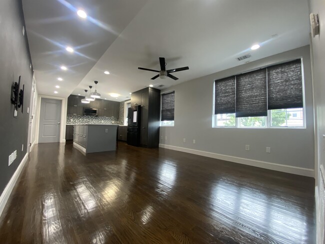 Building Photo - 546 Broadway