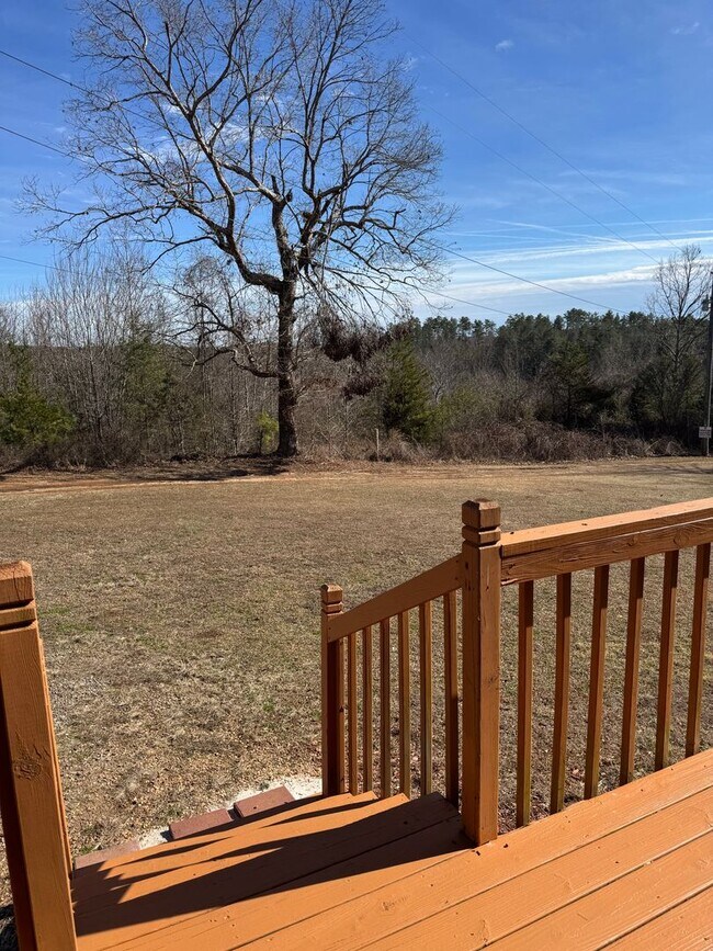 Foto del edificio - Spacious 4-Bedroom Rural Home on Private Acreage