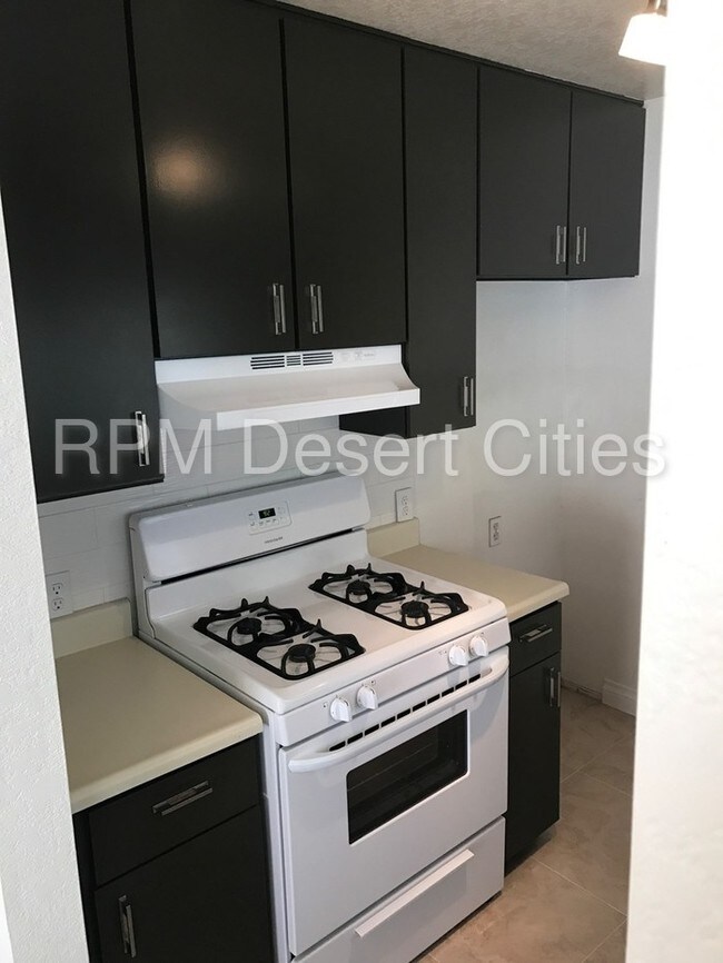 Building Photo - El Paseo Townhome