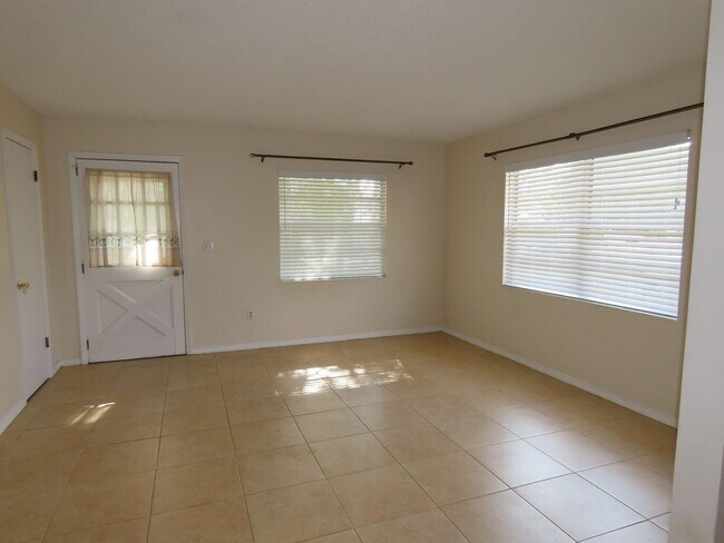 Building Photo - Home Sweet Home