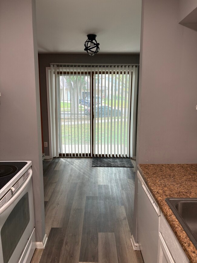 Foto del edificio - 6710 Park Ridge Dr