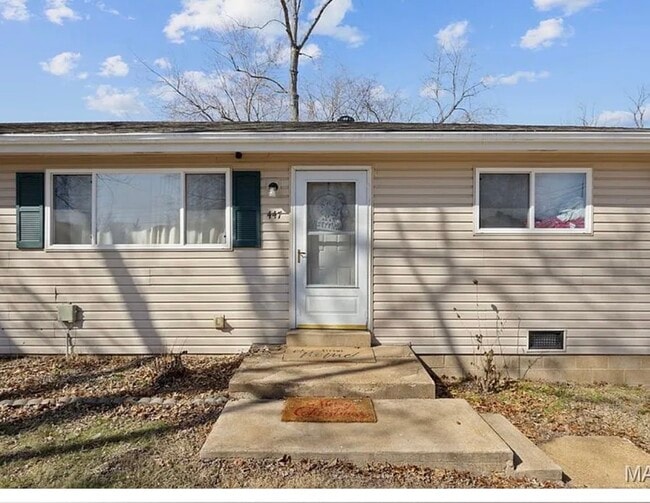 Building Photo - 447 Mabel Dr