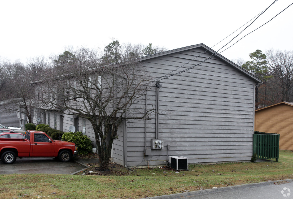 Building Photo - 112-120 NW Wakefield Rd
