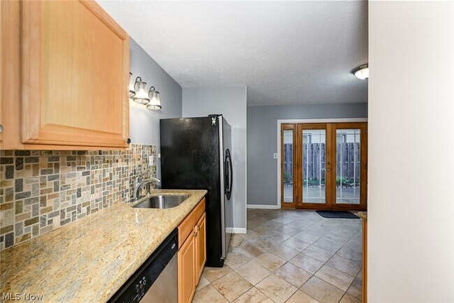 Foto del edificio - 287 Edgewood Dr