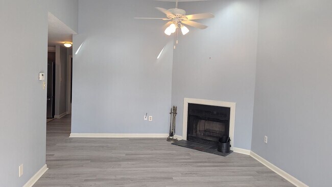 Foto del edificio - ***Please Respond Directly to the Online Listing, Calls May Not Be Returned***