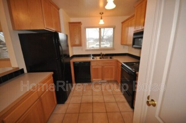 Building Photo - 2296 W Kootenai St