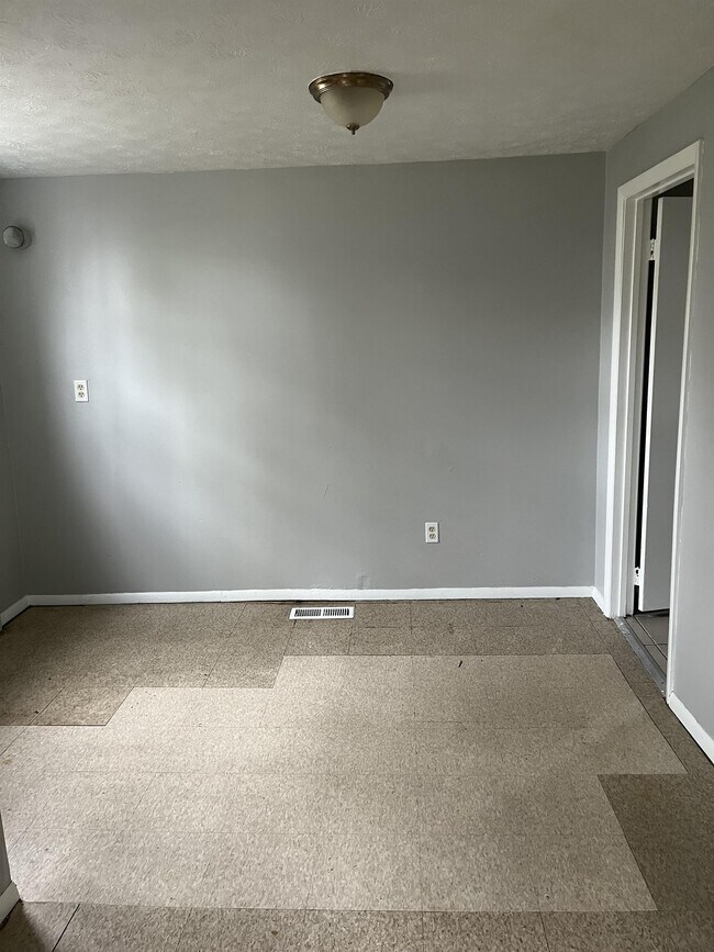 Foto del edificio - 309-311-311 Frost Ave