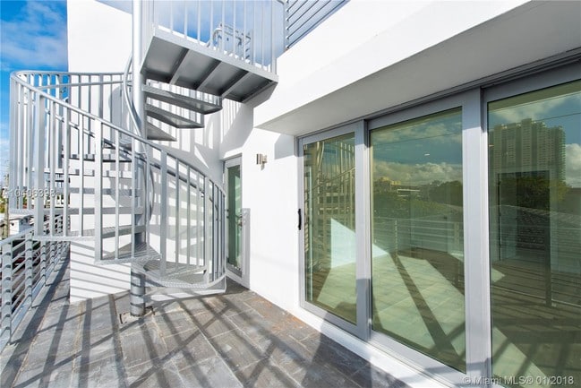 Building Photo - 624 Michigan Ave