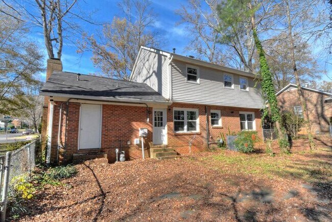 Building Photo - Renovated 4br/2.5bth 2-Story in Coventry W...