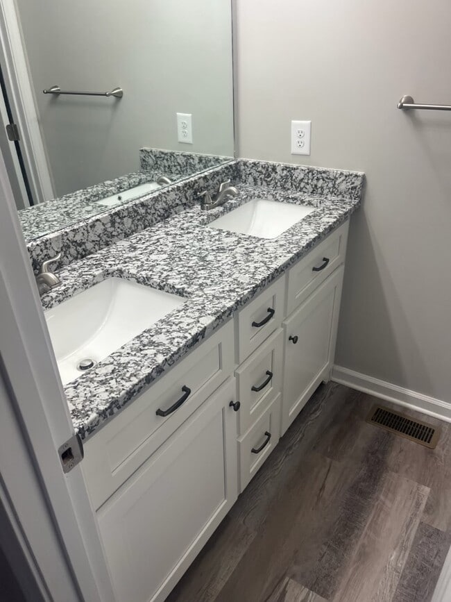 Building Photo - 110 Sundance Dr