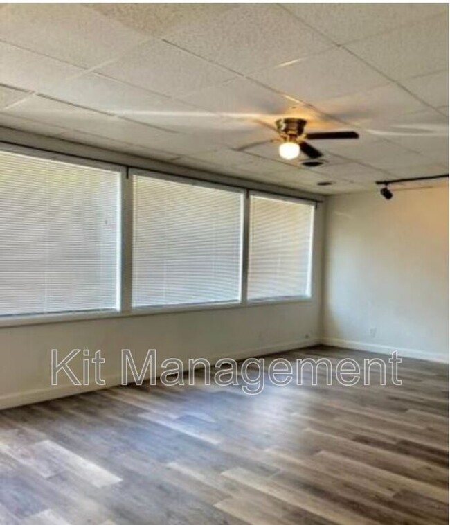 Building Photo - 6222 Hill Ave