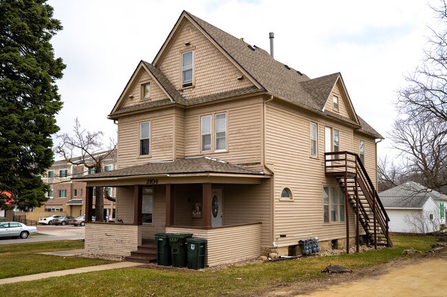 Building Photo - 2104 College St
