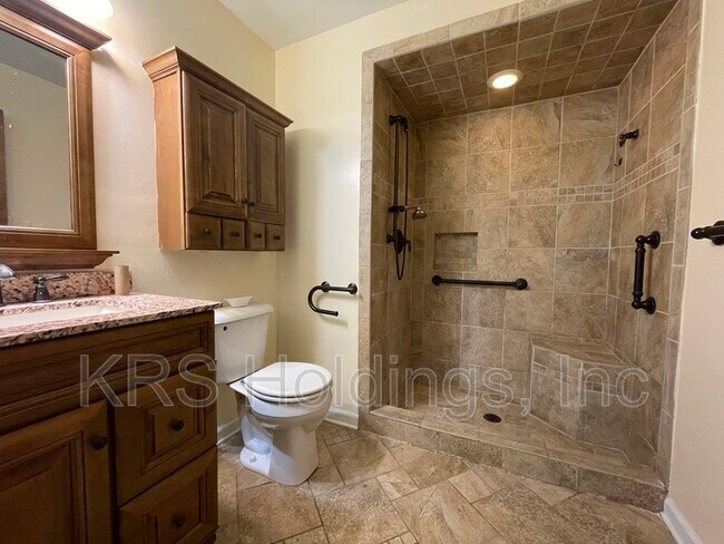 Foto del edificio - 6 Colgate Cir