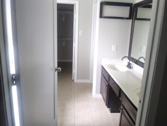 Building Photo - 17811 Oakridge Canyon Ln