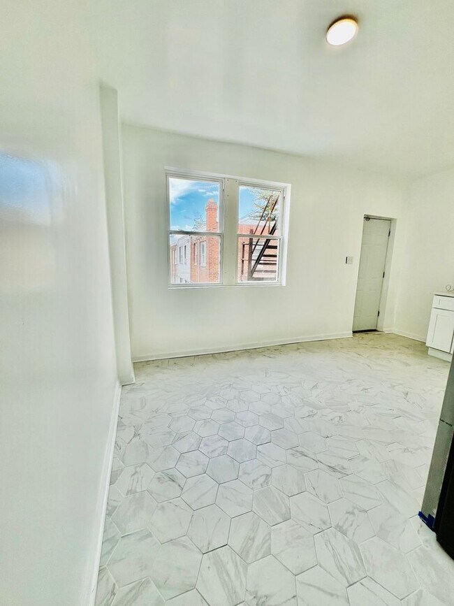 Foto del edificio - Charming 2BR 1BA Apartment in Cedarbrook!