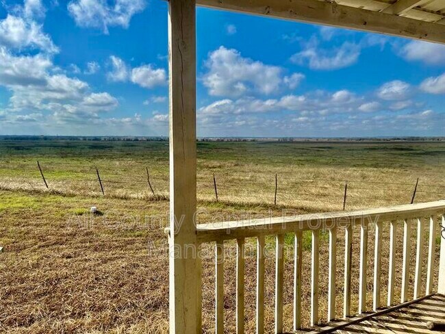 Building Photo - 208 Stockmen