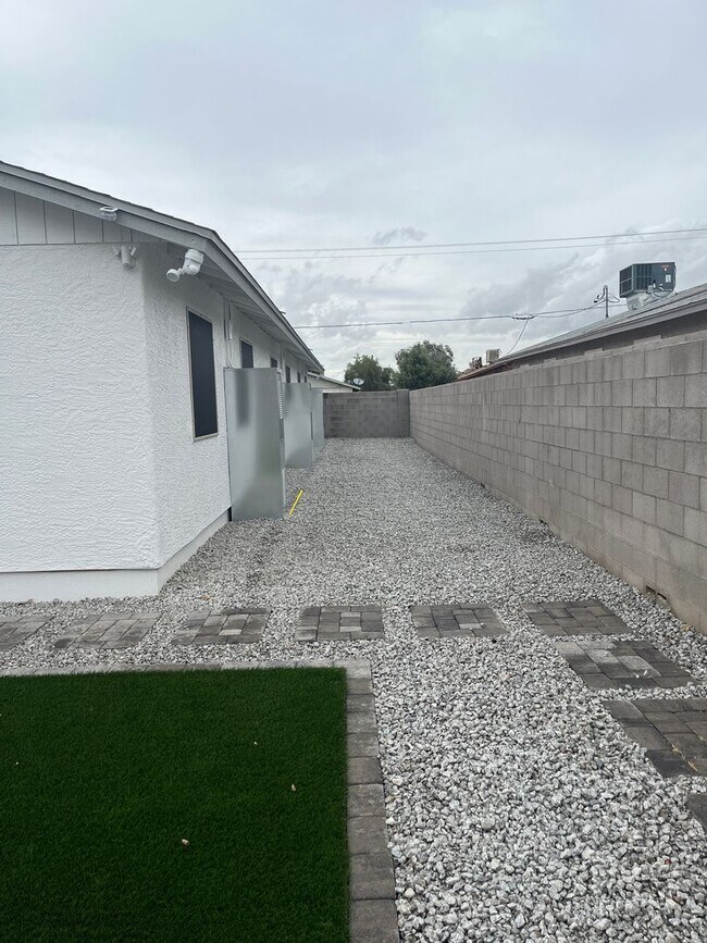 Foto del edificio - 2912 E Roeser Rd