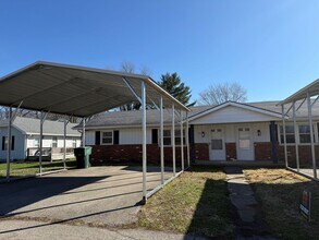 Building Photo - 104-104 N Birchwood Dr