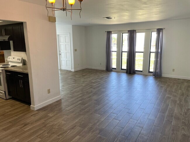 Foto del edificio - 778 93rd Ave N