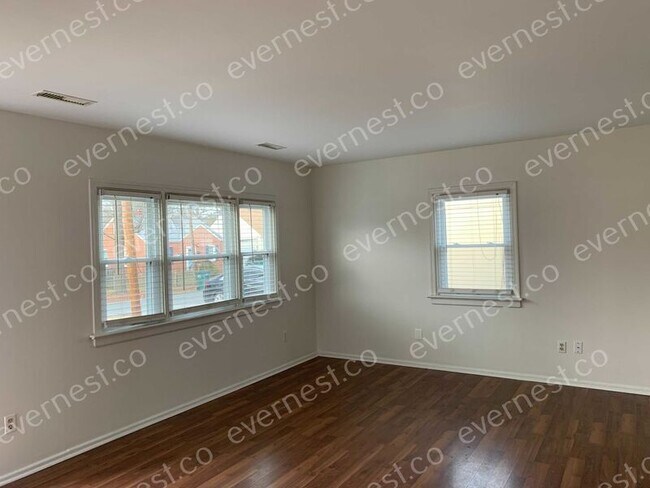 Building Photo - 129 N Juniper Ave