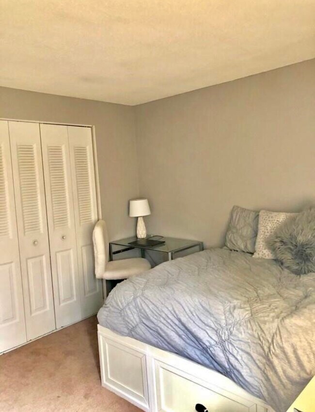 Foto del edificio - 30 Juniper Rd