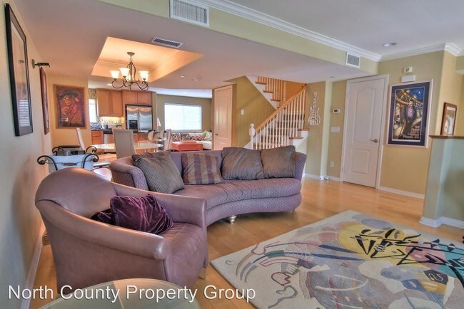 Building Photo - 3 br, 2.5 bath House - 4005 Bluff View Way