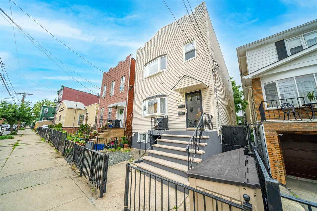 Primary Photo - 102 Hancock Ave