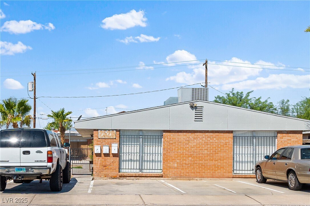 Foto principal - 2529 N Webster St