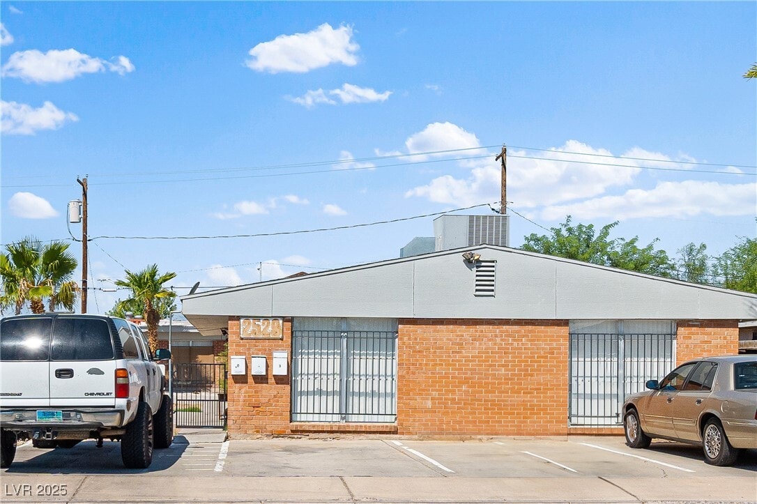 Primary Photo - 2529 N Webster St