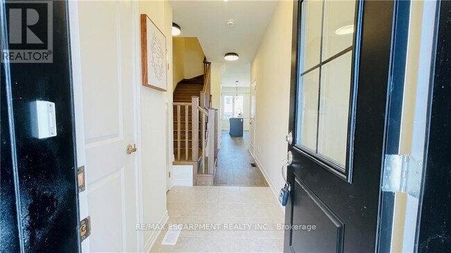 Building Photo - 27 Mia Dr