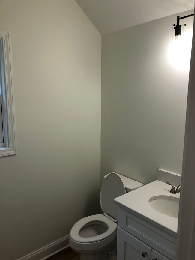 Building Photo - r38