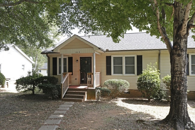 Building Photo - Saluda Forest