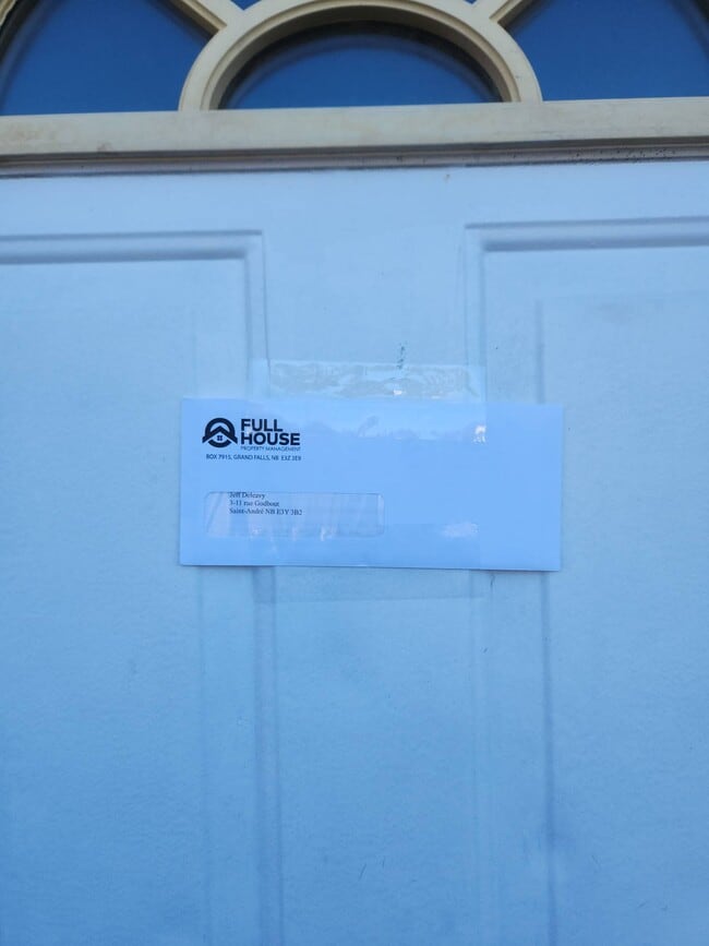 Building Photo - 11-11 Rue Godbout