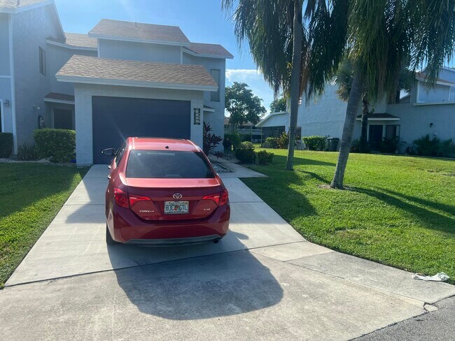 Foto del edificio - 1581 Woodbridge Lakes Cir