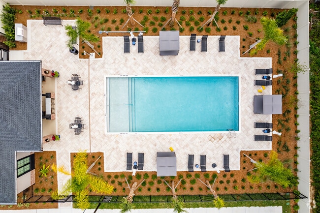 900 SE 3rd Ave Ocala, FL 34471 - Lamplighter Legacy Apartments