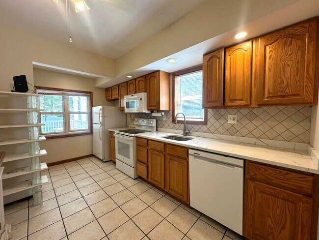 Foto del edificio - 4 bedrooms, 3.5 bathrooms