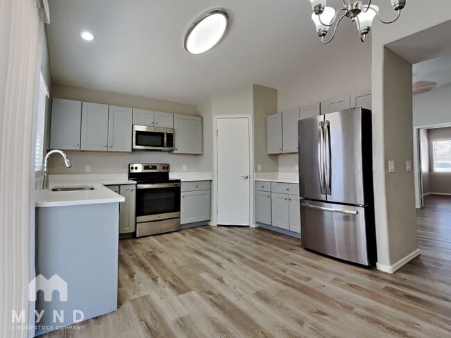 Building Photo - 4403 N 112th Ave