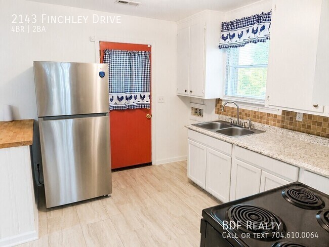 Building Photo - 2143 Finchley Dr