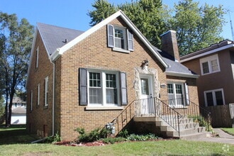 Building Photo - 1018 S Evergreen Ave